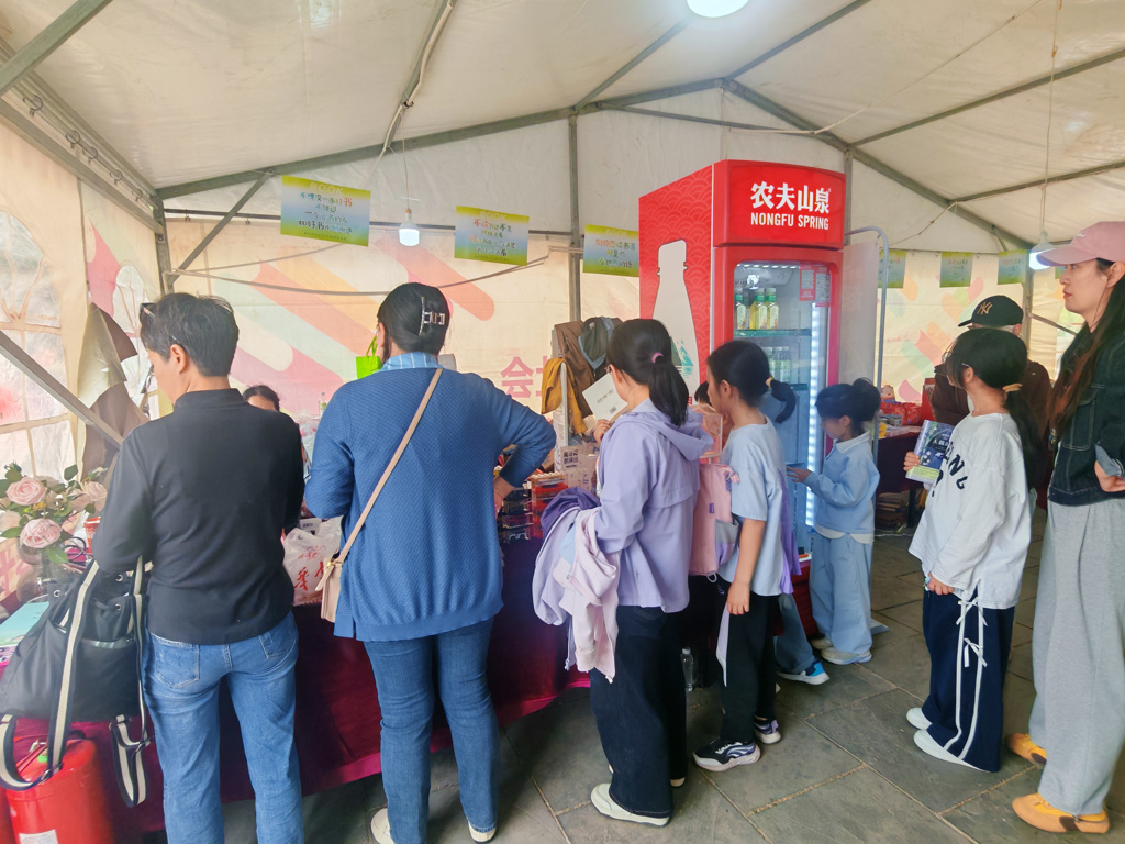 五一惠民书市首日人气火爆